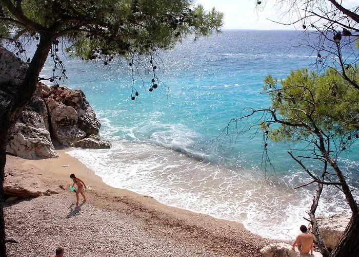 Sveta Nedilja 13753d * Jelsa (Hvar)