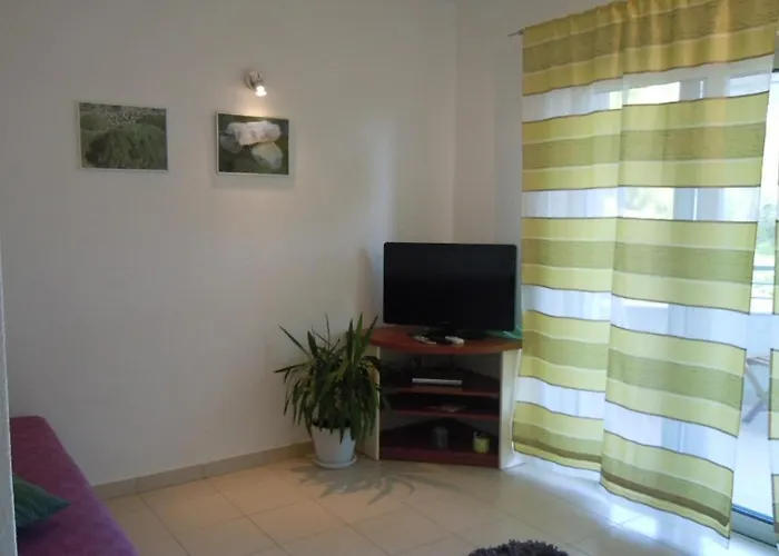 Sveta Nedilja 13753d Apartment Jelsa (Hvar)