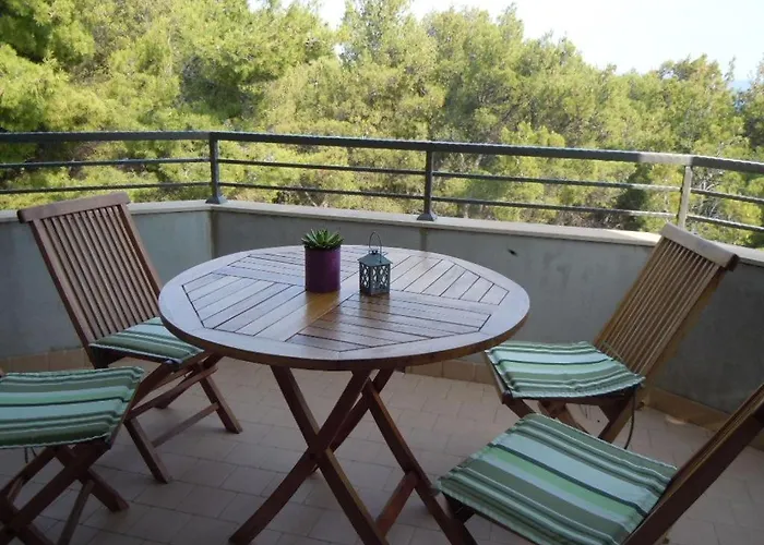 Sveta Nedilja 13753d Jelsa (Hvar)