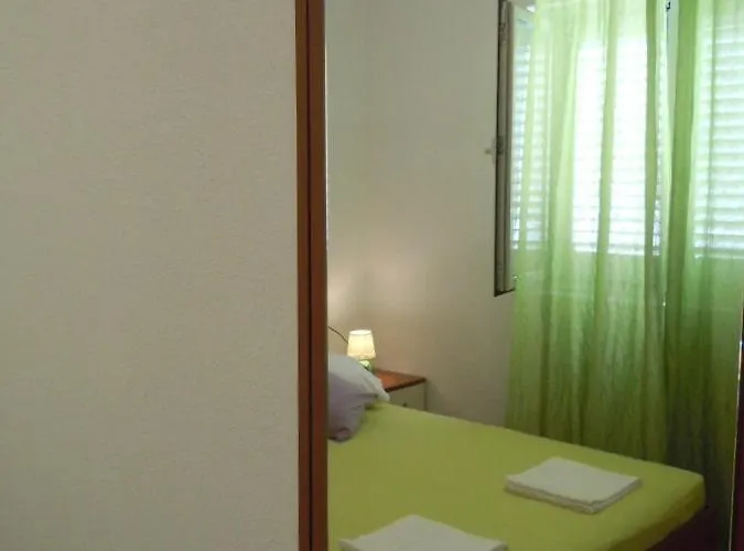 Sveta Nedilja 13753d Jelsa (Hvar)